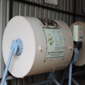 Automatic rotating compost bins