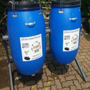 Manual tumbling compost bin