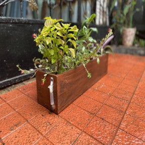 Universal mounting bracket